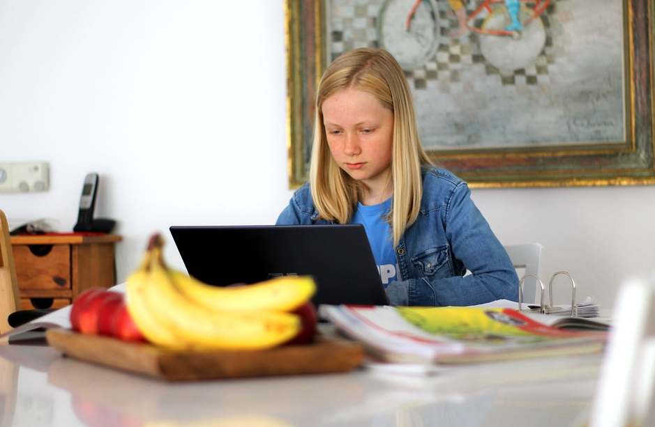girl sitted with a laptop on the table
